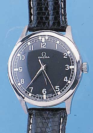 OMEGA HERRENARMBANDUHR, REF.-NR. 2622-2, SCHWEIZ UM 1960, EDELST., BODEN GESCHR., KRONENEUTR., BLATT IM FLIEGERDESIGN REST., WERK VERG., 17 ...