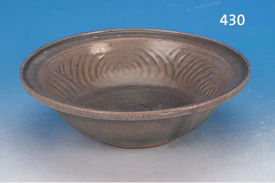 SCHALE, CHINA, 16. JH., STEINZEUG, GRüNE GLASUR, DARUNTER STIL. GRäSERDEKOR, D. 27 CM