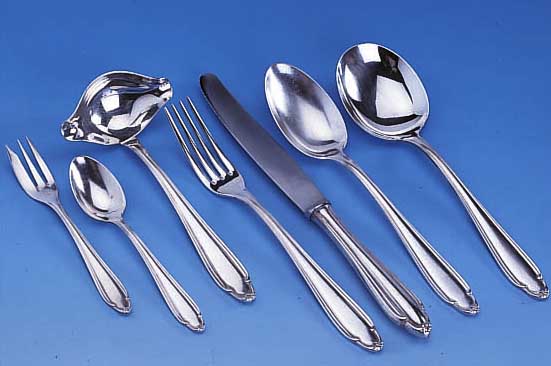 109-TEILIGES BESTECK, HERST.-MARKE HWO UNGED., 100ER SILBERAUFLAGE, BAROCKSTIL, BEST. AUS:16 MESSERN MIT STAHLKLINGEN, 17 LöFFEL, 24 GABELN, 19 ...