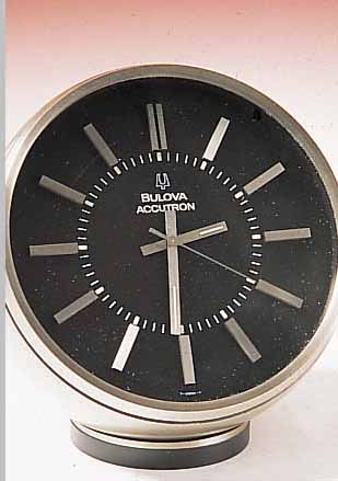 BULOVA TISCHUHR, REF.-NR. M7, SCHWEIZ UM 1968, MESSING MASSIV, MATT VERCHR., AUFWEND. GESAMTVERARB., AUFGESCHR. STD.-ZEICHEN, SATI- NIERT, ...