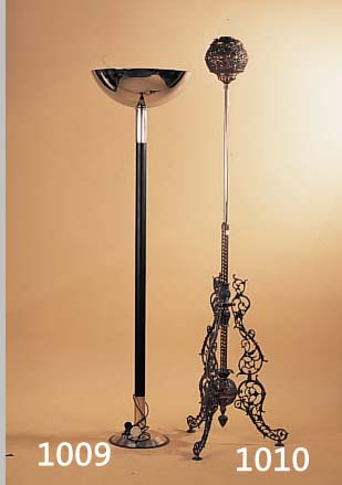 PETROLEUMLAMPE, DEUTSCH, DAT. 1886, BRONZEGUß, REICH VERZIERT, BRENNER UND AUF- BAU FEHLEN, L. ALTERSSPUREN, H. CA. 180 CM, ...