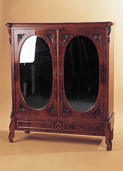 HALBSCHRANK, FRANKREICH, UM 1900, NUßBAUMFURNIER, TüRFüLLUNGEN VERSPIEGELT, FüßE SEK., CA. 124X110X44 CM