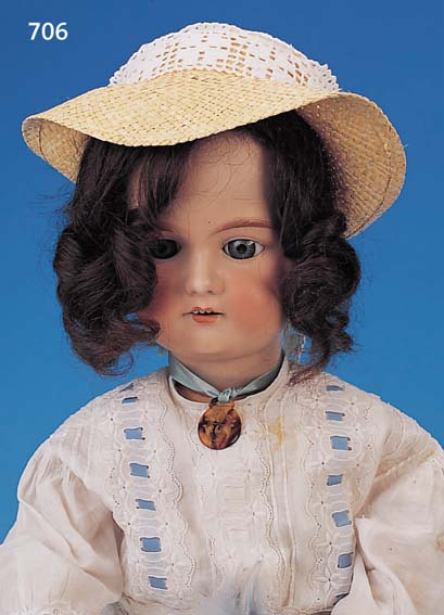 PORZELLANKOPFPUPPE, ARMAND MARSEILLE A 14 M, UM 1900, BLAUE SCHLAFAUGEN, BRAUNE ECHT- HAARPERüCKE, OFFENER MUND MIT VIER ZäHNCHEN OBEN, ...
