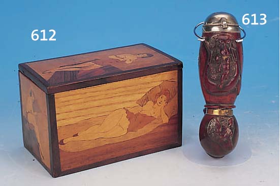 PFEIFFENKOPF, DEUTSCH, UM 1880/90, ROSEN- HOLZ, FEIN GESCHNITZTER JAGDDEKOR: KOPF EINES JAGDHUNDES MIT ERLEGTEM HASEN VON ZWEI FLINTENFLANKIERT, ...