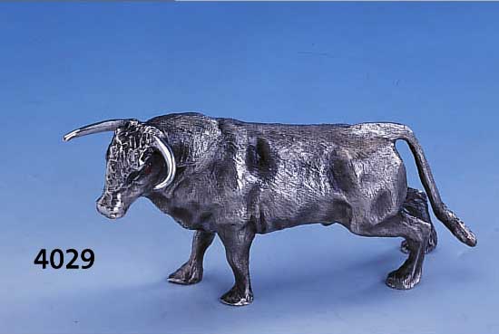 SKULPTUR: STIER, 925ER SILBER MASSIV, NATURALIST. AUSFüHRUNG, UNIKAT, MONOGR. A.C. =ARMANDO CARMONA, KüNSTLERENTWURF, CA. 950 G, 2 ...