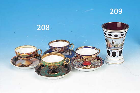VIER TASSEN MIT UNTERTASSEN, NORITAKE, 30/40ERJ., PORZELLAN, BUNTE BEMALUNG, VERSCHIEDE- NE AUSFüHRUNGEN: 1 X KOBALTBLAUER FOND, IN VIER ...