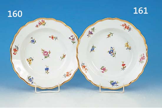 TELLER, MEISSEN, UM 1870, PORZELLAN, BUNTE BEMALUNG, STREUBLüMCHEN, GOLDRäNDER, D. 23CM, L. BER.