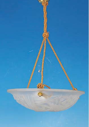 DECKENLAMPE, FRANKREICH, SIGNIERT DEGUE, 30ER JAHRE , PREßGLASSCHIRM, NEUE MONTUREN D. 35CM, INTAKT