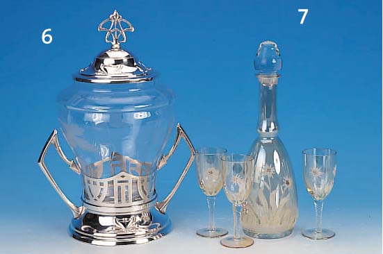 SüDWEINKARAFFE MIT SECHS GLäSERN, UM 1900, FARBLOSES GLAS, LüSTRIERT, MIT DISTELDEKOR, AUFSCHMELZUNGEN, H. 15/35 CM