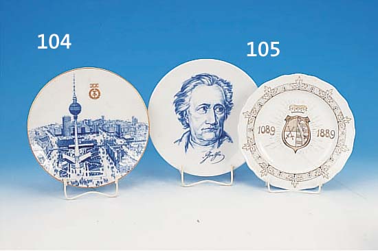 TELLER, MEISSEN, 2. HäLFTE 20. JH., MIT UNTERGLASURBEMALUNG, GOLDSTAFFAGE, D. 26 CM