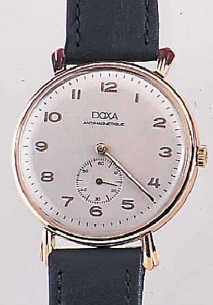DOXA HERRENARMBANDUHR, SCHWEIZ UM 1948, NEUTR. RG 585/000-GEH., D. CA. 37 MM, BLATT REST., BODEN U. GLASR. GEDR., 15 ST., RUNDAN- KERWERK, ...