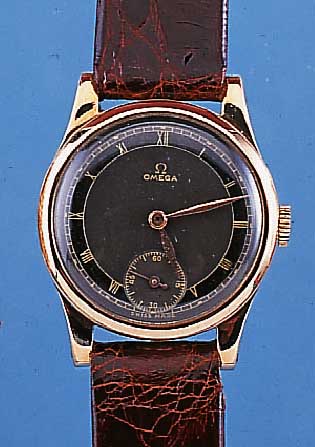 OMEGA HERRENARMBANDUHR, SCHWEIZ UM 1944, NEUTR. RG 9KT GEH., BODEN U. GLASR. GEDR., ORIG.-BLATT, 15 ST., RUNDAUFZUGSWERK, KAL. 26,5T3, ...