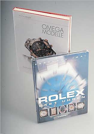 KONVOLUT 2 X UHRENBüCHER, 1 X VON ANTON KREUZER "AUGENWEIDE ARMBANDUHREN - OMEGA MODELLE" HERAUSGEGEBEN VOM CARINTHIA VERLAG ...
