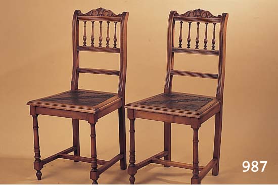 SECHS STüHLE, GRüNDERZEIT, UM 1880-90, BUCHE MASSIV MIT SCHNITZEREIEN, GEPRäGTE LEDERSITZFLäCHEN, MIT ALTERSBEDINGTEN GEBR.- SPUREN, ...