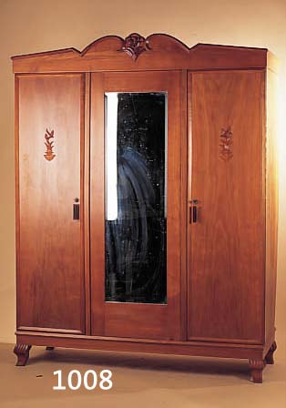 KLEIDERSCHRANK, DEUTSCH, UM 1920, KIRSCHBAUM MASSIV UND FURNIERT, FACETTIERTES SPIEGELGLAS, AUFGELEGTE SCHNITZEREI, 212 X 162X 61 CM