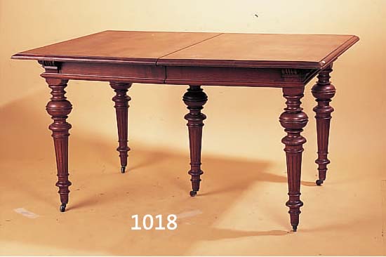 AUSZIEHTISCH, DEUTSCH, UM 1880/90, EICHEFURNIER, ZWEI EINLEGEBöDEN, 76 X 138 X 99CM, UM 120 CM VERLäNGERBAR