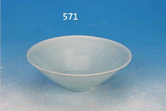 SCHALE, CHINA, SONG-DYNASTIE, 12.-13. JH., PROTO-PORZELLAN, GEKäMMTER DEKOR MIT FISCHEN, SELADONGLASUR, H. CA. 6 CM, D. CA. 17 CM
