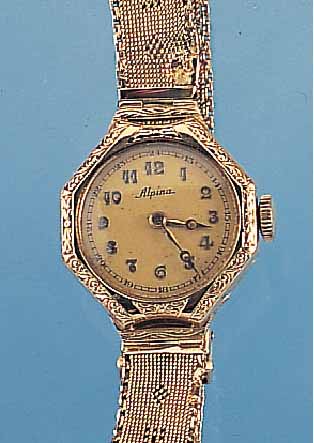 ALPINA DAMENGOLDUHR, REF.-NR. 349222, DEUTSCHLAND UM 1934, GG 585/000 INCL. GG- FLECHTBAND, BODEN U. GLASR. GEDR., VERG. BLATTRUNDANKERW., ...