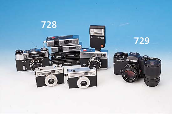KONVOLUT AGFA KAMERAS: AGFAMATIC 6008, MACRO POCKET, CA. 70ER JAHRE, OBJ. SOLINAR 2,7MIT LEDERTASCHE, MESSKETTE UND ANLEITUNG, AGFA OPTIMA ...