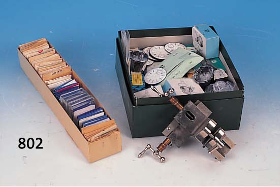 KONV. UHRMACHERWERKZEUG UND -FURNITUREN, A) 5 LUPEN, B) 2 SCHACHTELN POLIERFEILEN, C) 12 SCHACHTELN VERSCHIEDENER ECHAPPEMENTFEILEN (UMFANGREICH ...