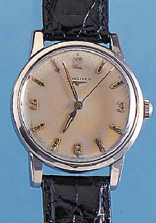 LONGINES HERRENARMBANDUHR, REF.-NR. 7177/2/ 360, SCHWEIZ UM 1960, EDELST., BODEN GESCHR., AUSSER LEDERB. ORIG.-ZUSTAND, BLATT U. ZEIGER ALTERSBED. ...