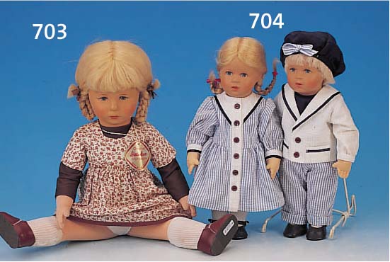 KäTHE-KRUSE-PUPPE, TYP MIMERLE UM 1979, BEMALTES GESICHT, BLAUE AUGEN, BLONDE HAARE, KöRPER MIT TRIKOT üBERZOGEN, CA. 47 CM HOCH, ORIG. ...