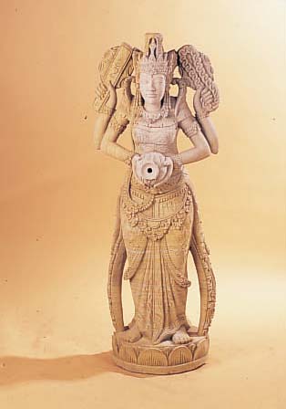 SKULPTUR, BALI, 20. JH., STEINGUß, REICH RELIEFIERT, H. CA. 128 CM, EINE REPARATURSTEL-LE