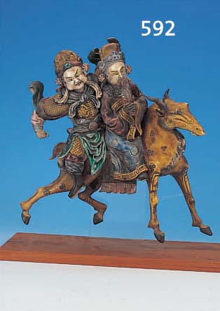 DACHREITER, ZIEGELVERZIERUNG, CHINA, 18./19. JH., KERAMIK, BUNT BEMALT, ZWEI VOLLPLASTI- SCHE FIGUREN AUF PFERD, H. CA. 38 CM