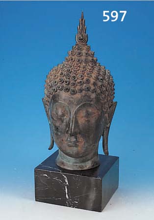 KOPF EINES BUDDHA, THAILAND, 20. JH., NACH DEM VORBILS DES 15. JH., BRONZE, FEINER GUß, MARMORSOCKEL, GESAMTH. 56 CM, KOPF 46 CM