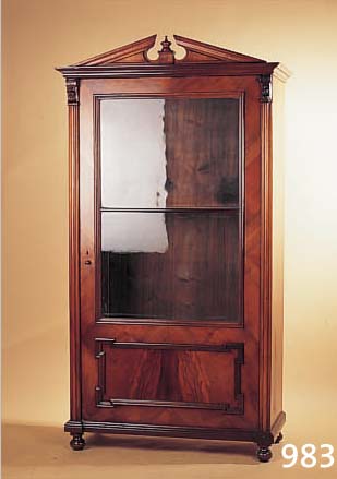 VITRINE, DEUTSCH, UM 1880, GRüNDERZEIT, NUßBAUM FURNIERT, EINE TüR, DIESE DREIVIERTEL VERGLAST, ABNEHMBARER ZIERAUFSATZ, CA. 194 X 103 X 50 ...
