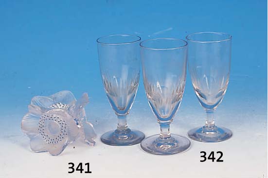 12 GLäSER, DEUTSCH, UM 1880/1900, FARBLOSES GLAS, LINSENSCHLIFF, H. CA. 17 CM, MIN. GEBRAUCHSSPUREN, EIN GLAS ETWAS GRößER EIN GLAS ...