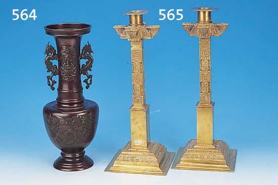 DOPPELHENKELVASE, JAPAN, UM 1900, BRONZE, H.38 CM, RELIEFIERT MIT VöGEL UND BLUMEN, LEICHTE GEBRAUCHSSPUREN