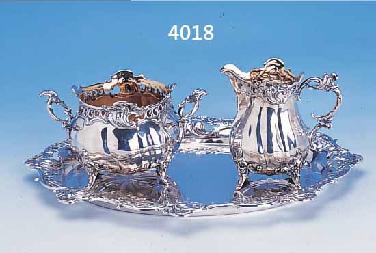 SAHNEGIEßER UND ZUCKERSCHALE AUF TABLETT, 800ER SILBER, INNENVERGOLDUNG, WOHL BRUCKMANN & SöHNE UM 1900, VERMUTLICH FüR OVERHOFF & COMP., ...