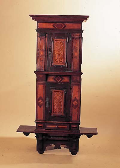 ULMER-WANDSCHRäNKCHEN, DEUTSCH, UM 1870, EICHE MASSIV, REICH VERZIERT, NACH ALTEM VORBILD GEARBEITET, TEILBESCH., 165 X 85 X 35 CM, ...