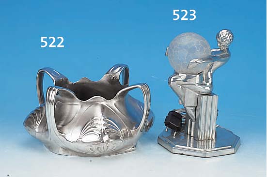 TISCHLAMPE, FRANKREICH, ART-DECO, 30ER J., ALUMINIUM MIT GLASKUGEL, H. 22 CM, GLASKUGEL AM UNTEREN RAND BEST., JEDOCH VON FASSUNG VER-DECKT