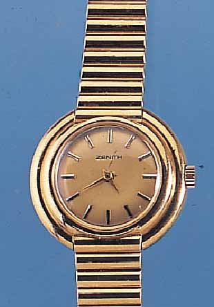 DAMENGOLDBANDUHR, SCHWEIZ UM 1950, NEUTR. GG 750/000-RUNDGEH., UM 1972, BODEN AUFGEDR., BLATT BEZ. ZENITH IST FEHLDRUCK, RUNDANKERW., 17 ST., ...