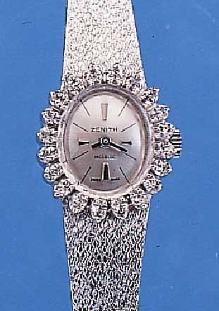 ZENITH DAMENGOLDBANDUHR, SCHWEIZ UM 1970, NEUTR. WG 750/000-GEH. INCL. WG-FLECHTBAND, RODH., OVALLüNETTE AUFWEND. M. 20 8/8 DIAMAN- TEN ZUS. ...