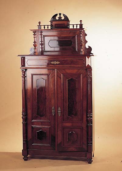 VERTIKO, GRüNDERZEIT, UM 1880/90, NUßBAUMFURNIER, KASSETTIERT, MIT AUFSATZ, RESTAURIERT UND POLIERT, 195 X 97 CM