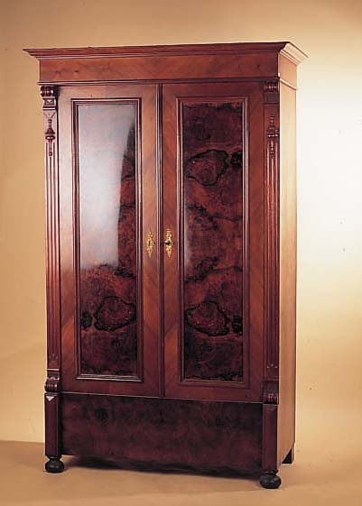 SCHRANK, GRüNDERZEIT, UM 1880, NUßBAUMFURNIER UND WURZELNUß, ALTERSSPUREN 187 X 116 X 59 CM