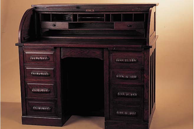 ROLLSCHREIBTISCH, ENGLAND, UM 1900, EICHE MASSIV UND FURNIERT, ZENTRALVERRIEGELUNG, 111 X 122 X 77CM, L. ALTERSSPUREN