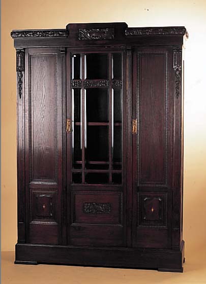BüCHERSCHRANK, DEUTSCH, UM 1900, EICHE FUR- NIERT UND MASSIV, FACETTIERTE GLASEINSäTZE, GESCHNITZT, L. ALTERSSPUREN, DEKORATIV, 199 X 143 ...