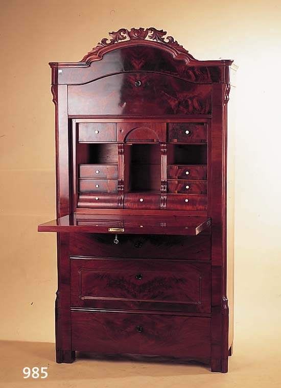 STANDSEKRETäR, DEUTSCH, UM 1860/70, MAHAGONIFURNIER, POLIERT, RESTAURIERT, INNEN FEHLT EIN INNENTüRCHEN, GESCHNITZTE KRONE, MIN. ...