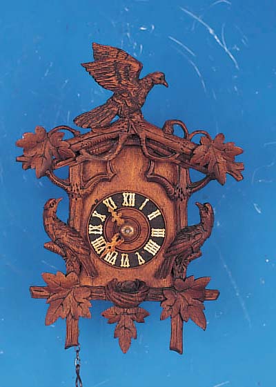 KL. WANDUHR, SCHWARZWALD, SOG. JOCKELE, UM 1880, MIT KUCKUCKSSCHILD, FILIGRAN GE- SCHNITZT, BEINZEIGER - U. ZIFFERN, IN BAHN- HäUSLEFORM, ...
