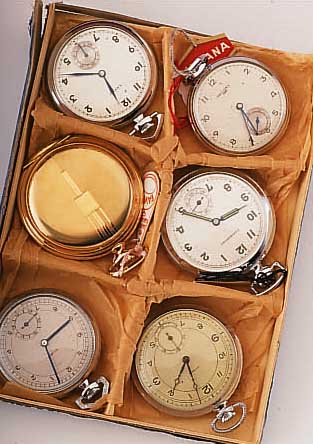 KONVOLUT: 6 TASCHENUHREN, GEFERT. VON 1937- 1941, 1X SCHWEIZ, METALL VERCHR., VERS. BLäT- TER, BEZ. A.E.C.WATCH, 15 ST. ANKERW. VERS., 3/4 ...