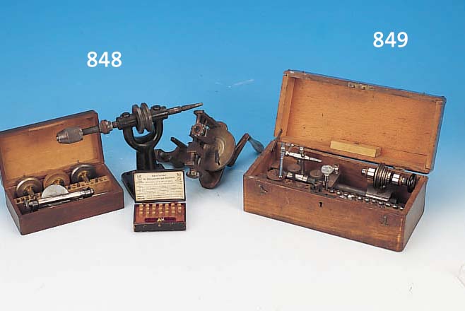 DREHMASCHINE FüR UHRMACHER, LORCH & SCHMIDT, UM 1910, IM ORIGINALKASTEN, AUFNAHME 6,5 MM,WANGENLäNGE CA. 24,5 CM, REITSTOCK MIT HEBEL, ...