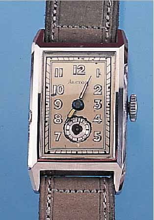 ARCTOS HERRENARMBANDUHR, FüR DEN DEUTSCHEN MARKT, UNGETR. LAGERW., UM 1940, EDELST.- RECT.-FORM, BODEN GEDR., ZIFFERBL. LAGERSP., ...