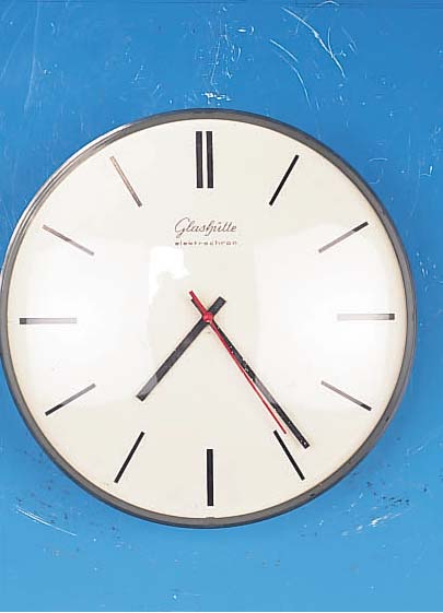 WANDUHR, GLASHüTTE, UM 1960/70, RUNDES KUNSTSTOFFGEHäUSE, ZENTRALSEKUNDE, MARKE ELEKTROCHRON, MIT BATTERIE, IN KURZZEIT-TEST ...