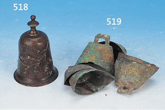TISCHGLOCKE, WOHL FRANKREICH, UM 1895/1900, BRONZE, H.10.5 CM, BLäTTERDEKOR