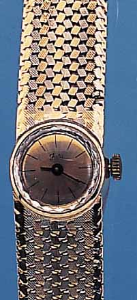 GLASHÜTTE DAMENGOLDBANDUHR, DEUTSCHLAND UM 1968, NEUTR. GG 585/000-GEH. INCL. GG-WG-GLIE-DERBAND, BODEN GEDR., FORMANKERWERK KAL. 09-2017 ST., ...