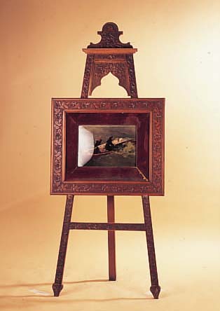 STAFFELEI MIT BILDERRAHMEN, DT., UM 1900, BUCHE NUßBAUMFARBEN, REICH GESCHNITZT, LEICHTEALTERSSCHäDEN, KUNSTDRUCK HINTER GLAS, SEHR ...